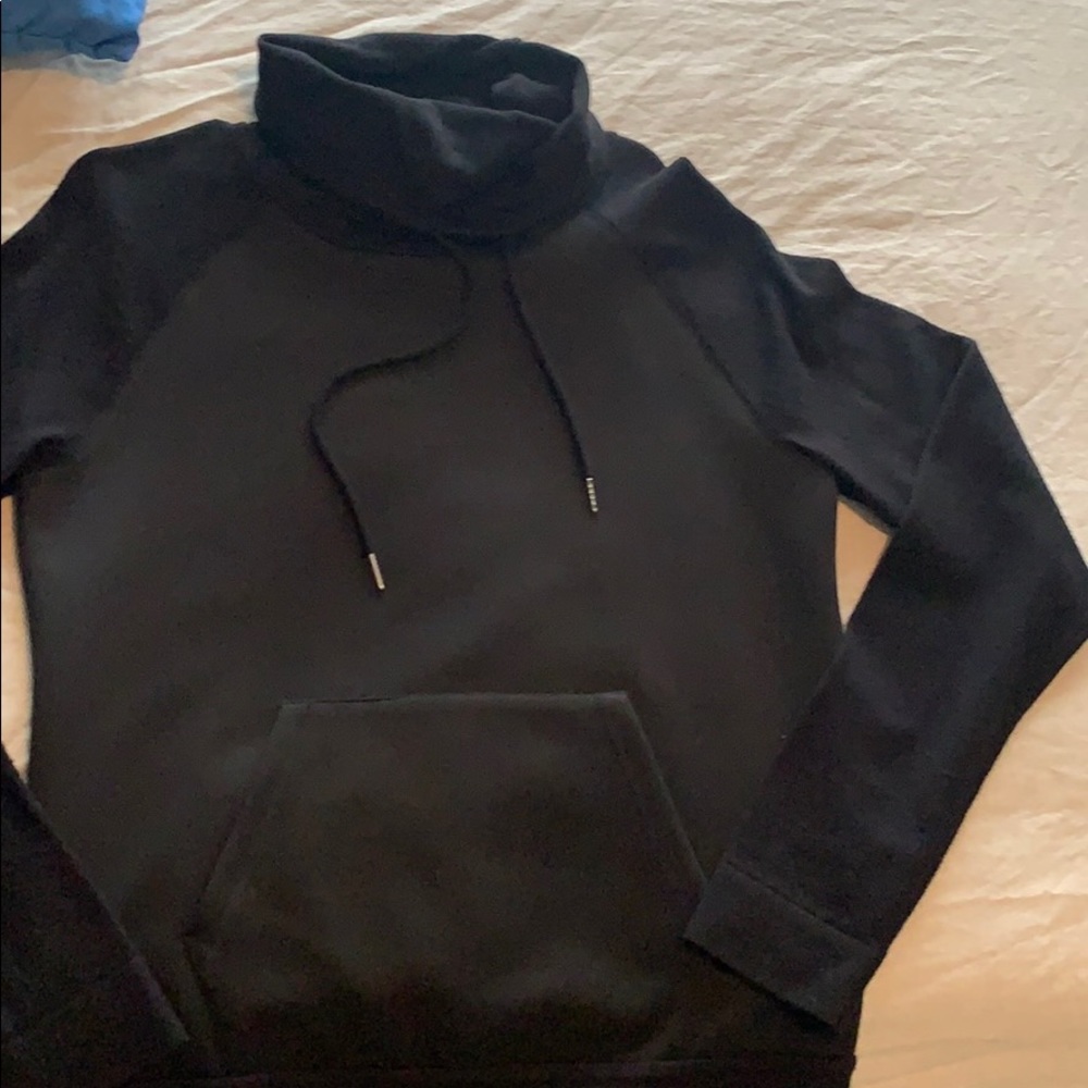 NWOT guess turtle neck sweater